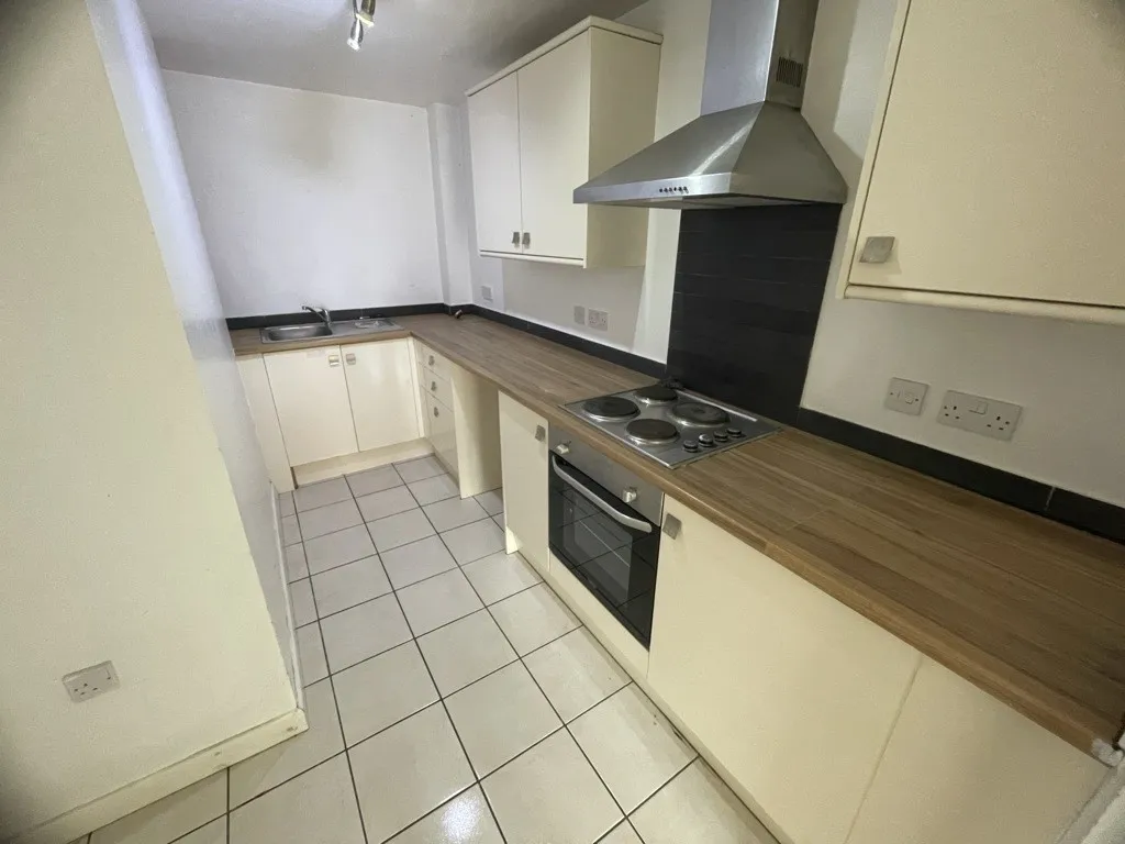 Flat 3 Redcourt, Athlone Grove, Leeds, West Yorkshire, LS12 1SY