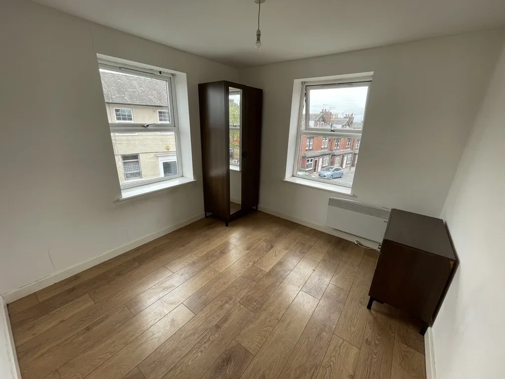 Flat 3 Redcourt, Athlone Grove, Leeds, West Yorkshire, LS12 1SY