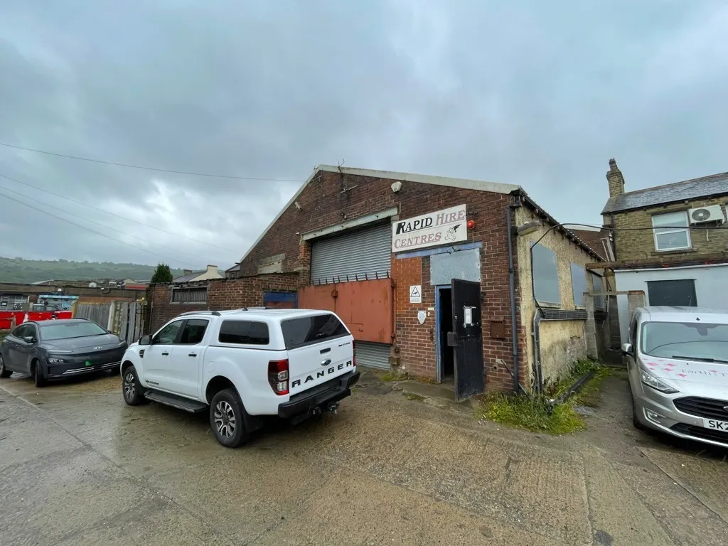71 Huddersfield Road, Elland, West Yorkshire, HX5 9AA