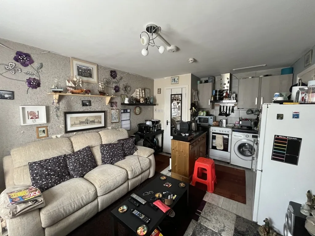 238 Dewsbury Road, Leeds, West Yorkshire, LS11 6ER