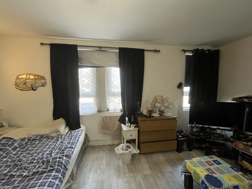 238 Dewsbury Road, Leeds, West Yorkshire, LS11 6ER