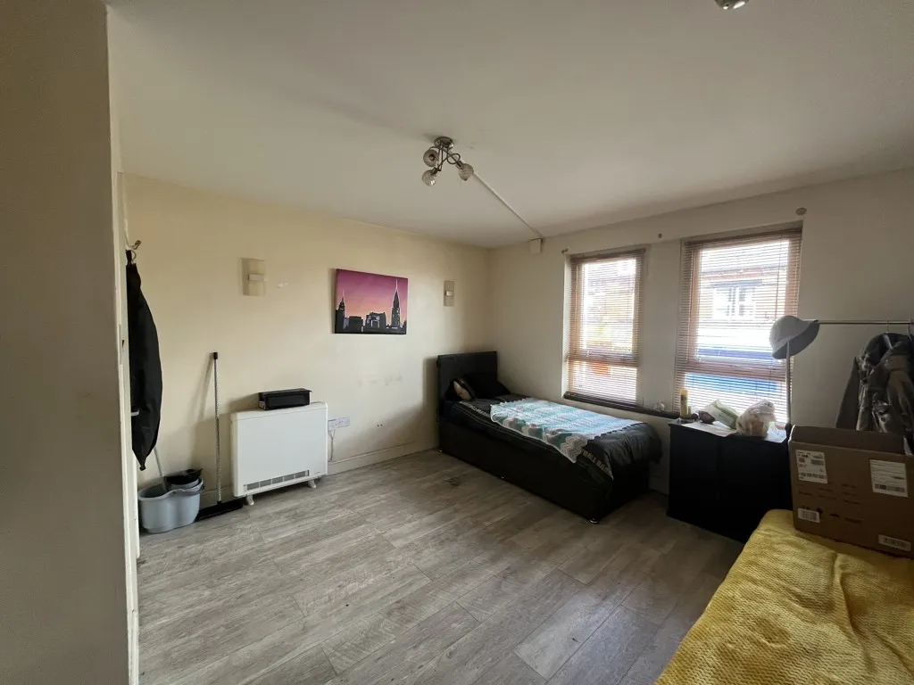 238 Dewsbury Road, Leeds, West Yorkshire, LS11 6ER