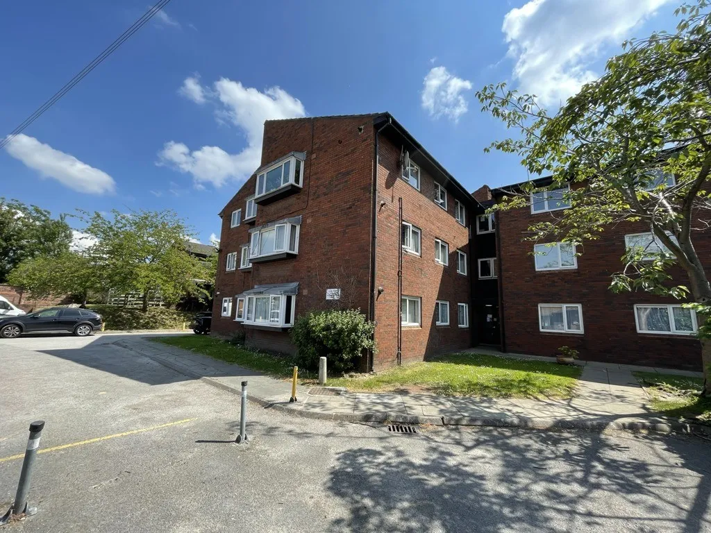 17 Montrose Court, Chester, Cheshire, CH4 8BD