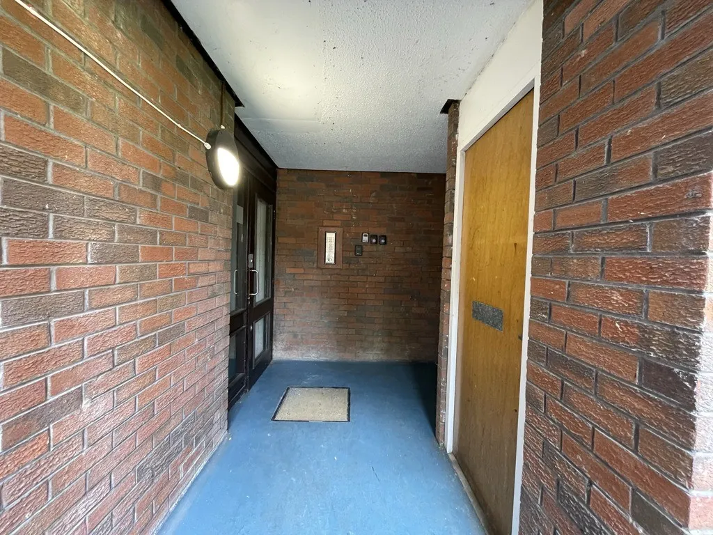 17 Montrose Court, Chester, Cheshire, CH4 8BD