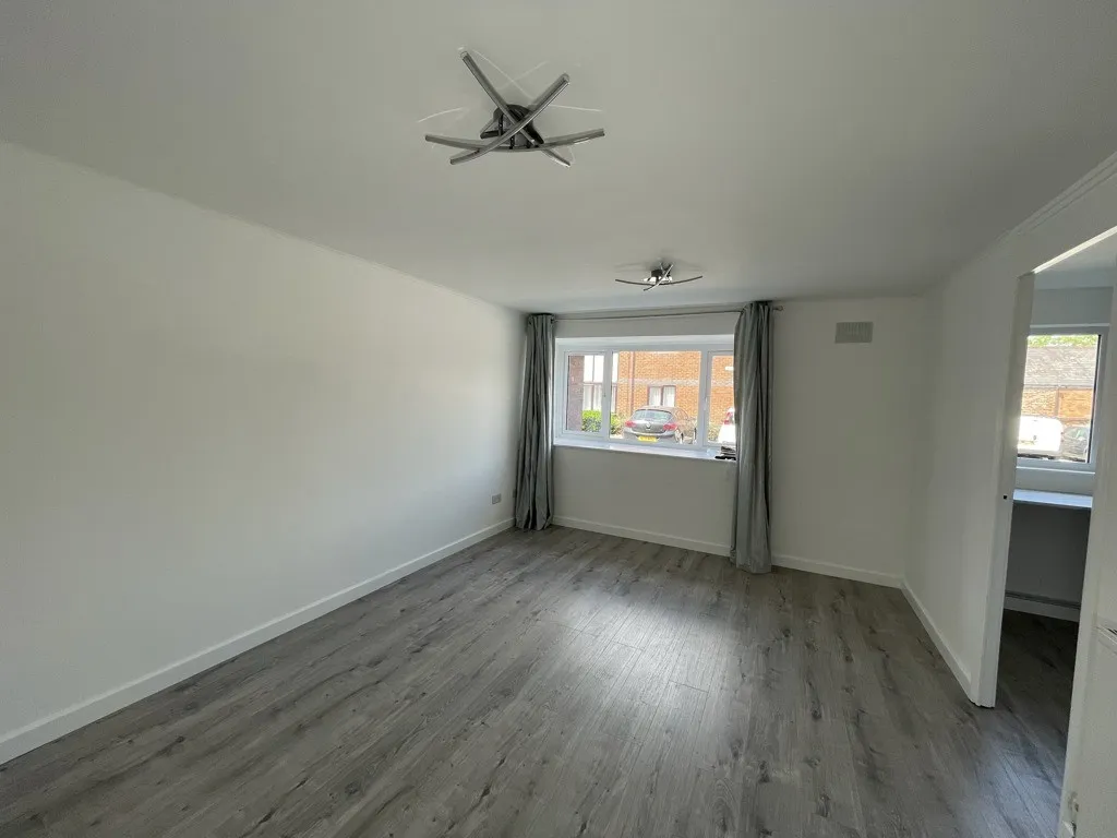 17 Montrose Court, Chester, Cheshire, CH4 8BD