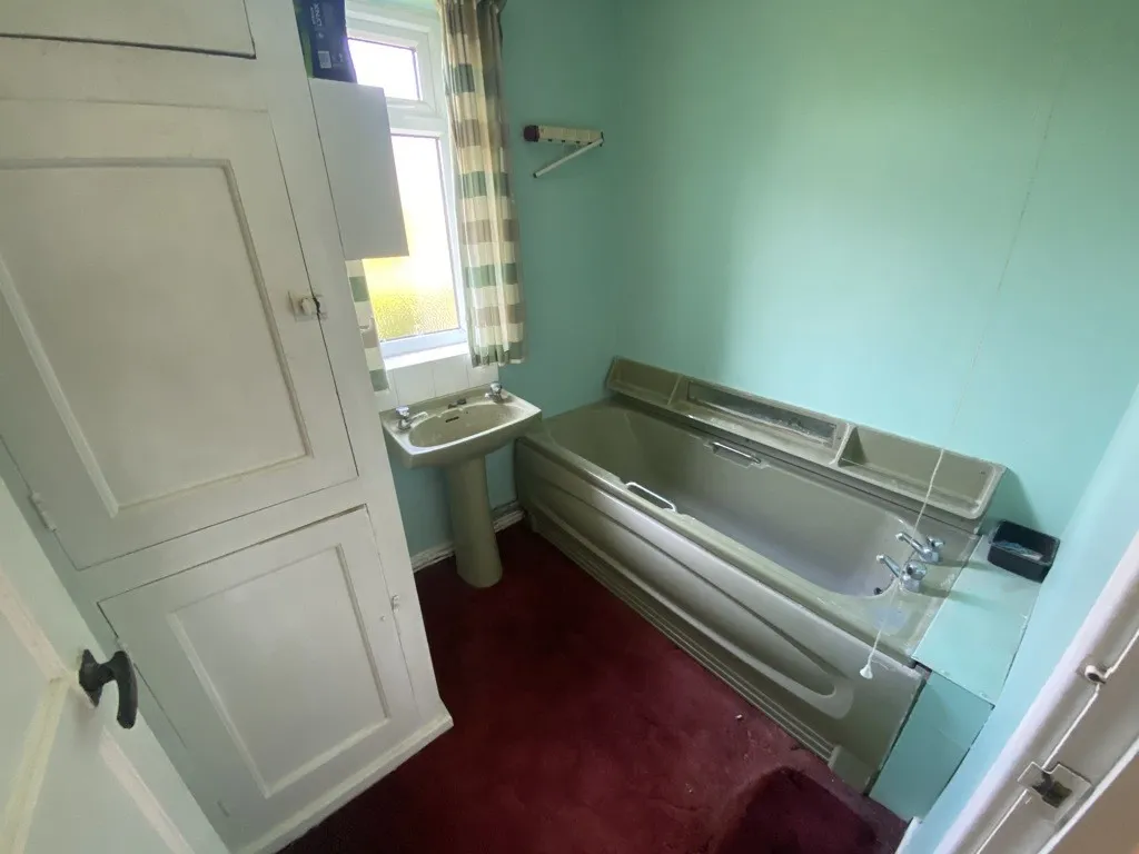 131 Bramcote Lane, Beeston, Nottingham, Nottinghamshire, NG9 4EU