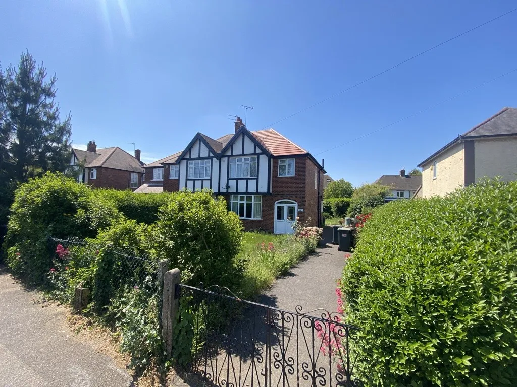 131 Bramcote Lane, Beeston, Nottingham, Nottinghamshire, NG9 4EU