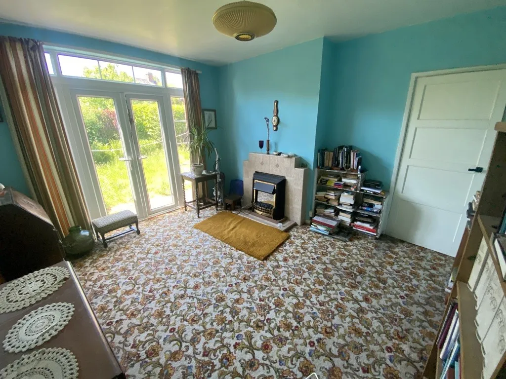 131 Bramcote Lane, Beeston, Nottingham, Nottinghamshire, NG9 4EU