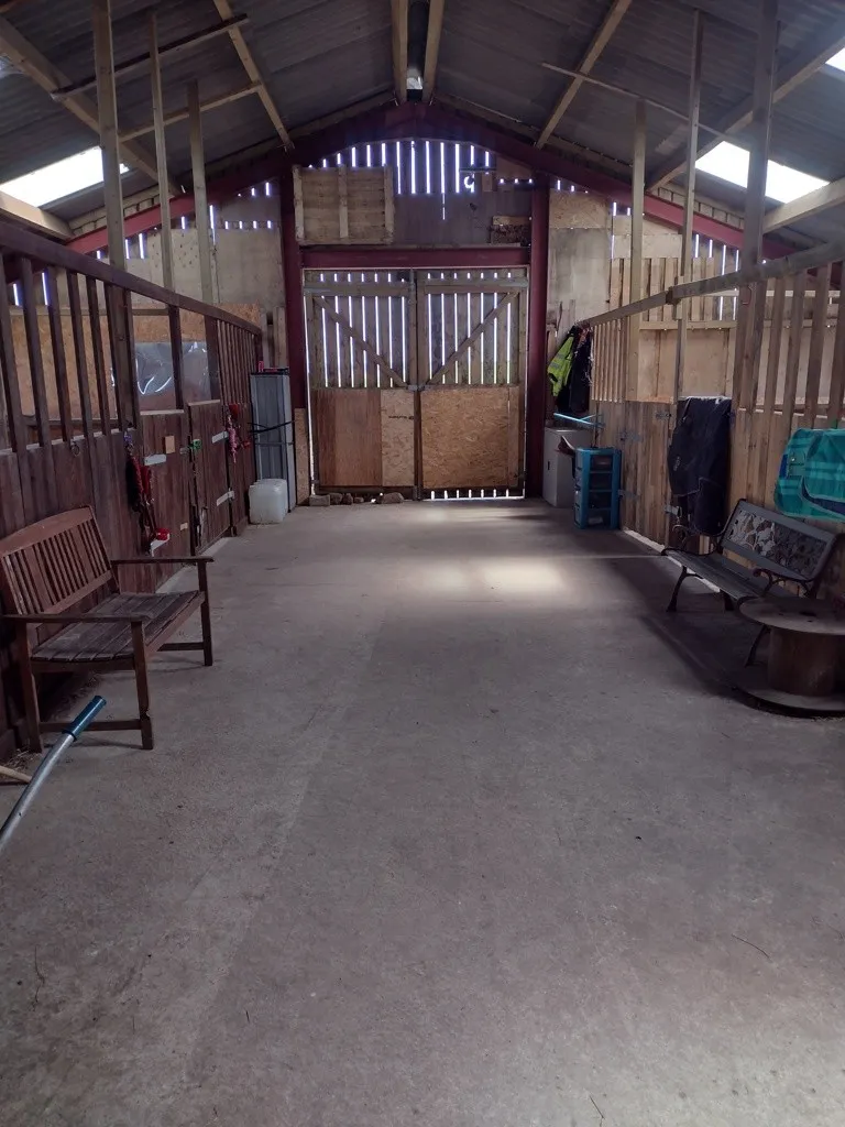 Land And Stables To The West Of Woodplumpton Road, Burnley, Lancashire, BB11 3RR