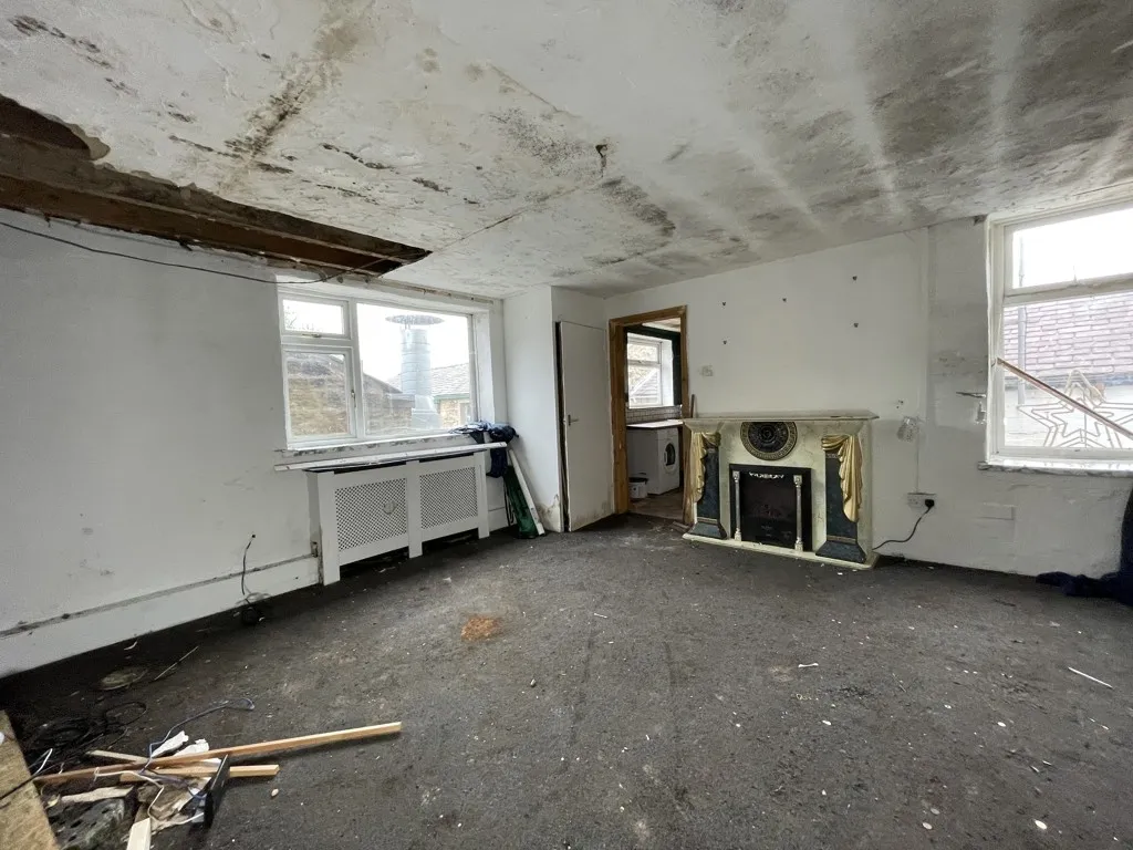 8 Windy Bank, Colne, Lancashire, BB8 9HZ
