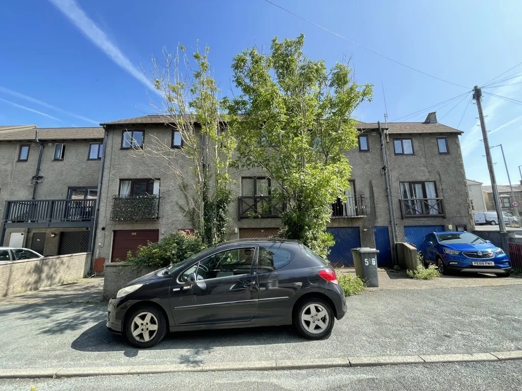 54 Lancaster Road, Carnforth, Lancashire, LA5 9LD