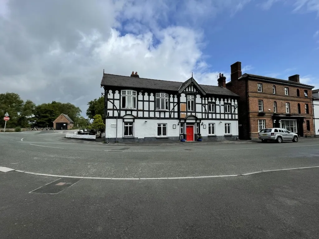 Royal Oak, High Street, Bangor-On-Dee, Wrexham, Wrexham, LL13 0BU