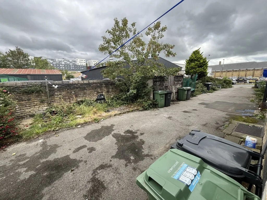98 St. Thomas's Road, Huddersfield, West Yorkshire, HD1 3LL