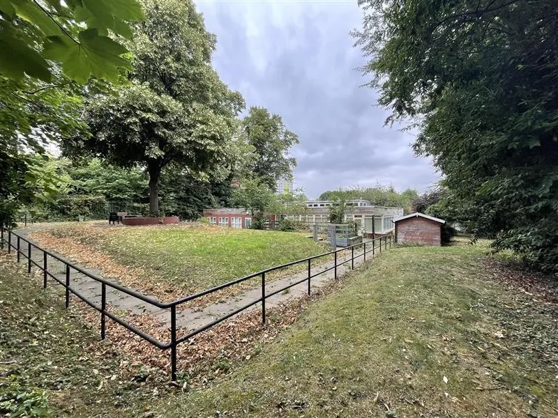 Former Lovell Park Day Centre, 1 Lovell Park Gate, Leeds, West Yorkshire, LS7 1DA