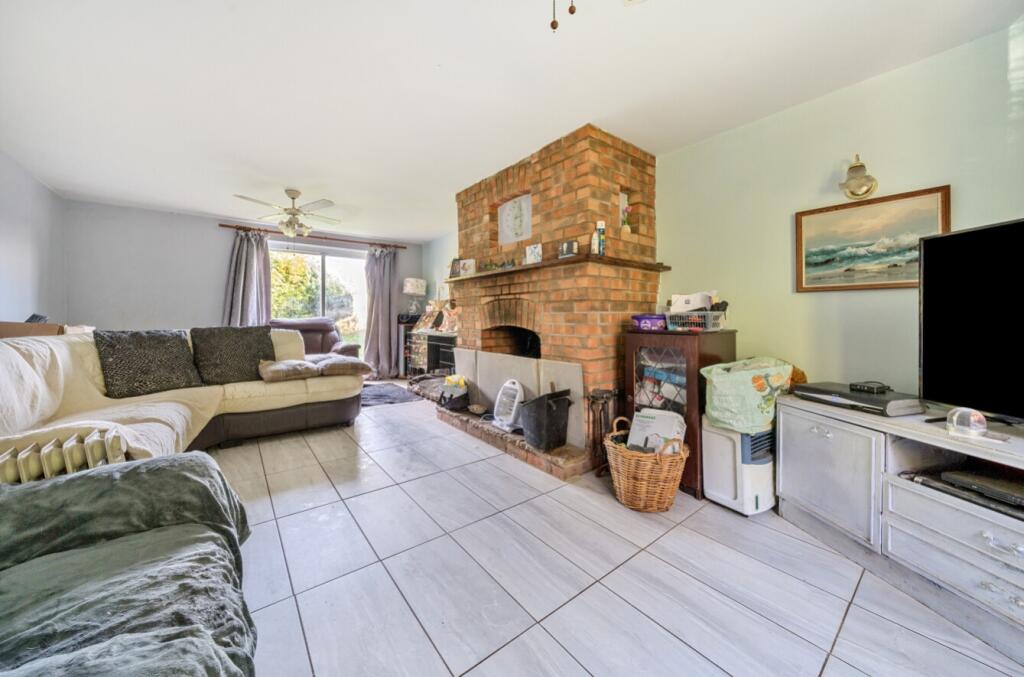 5 bed Detached