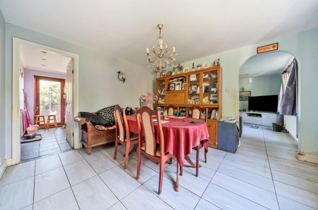 5 bed Detached