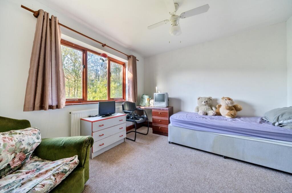 5 bed Detached