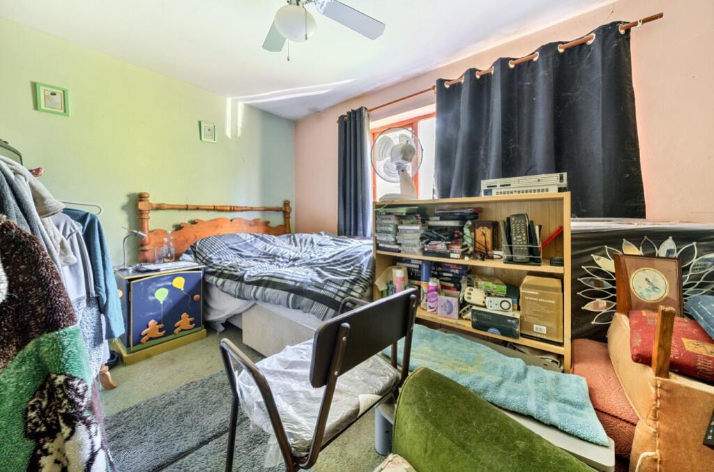 5 bed Detached