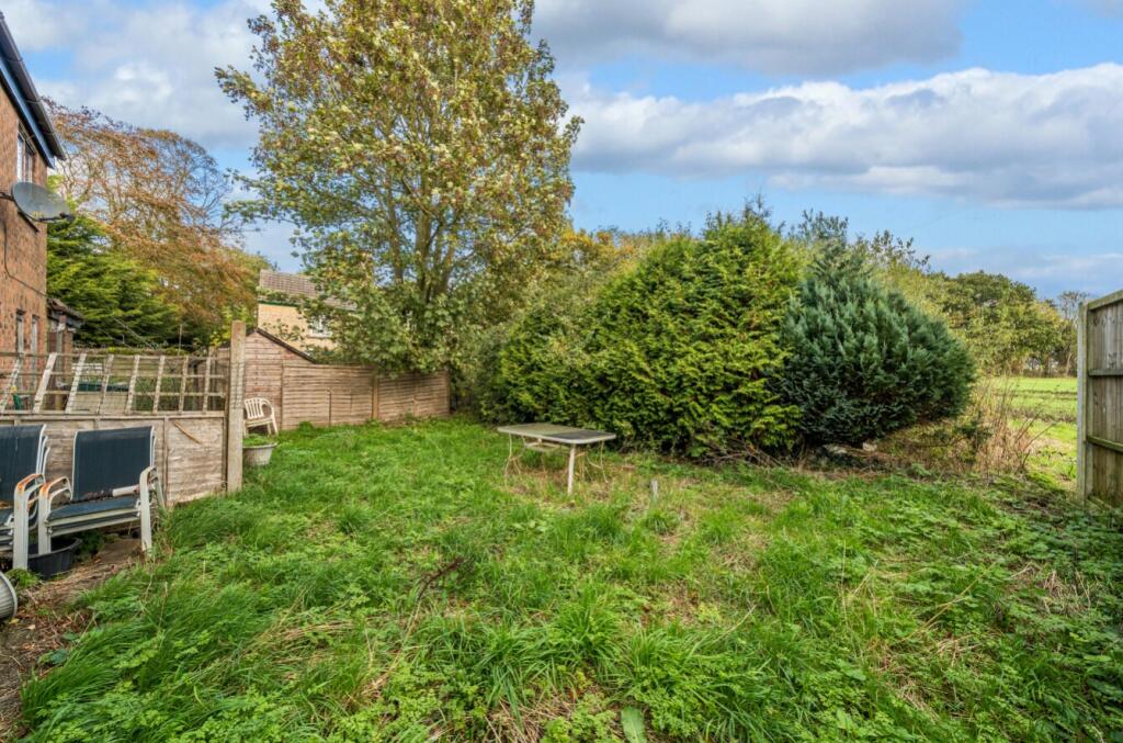 5 bed Detached