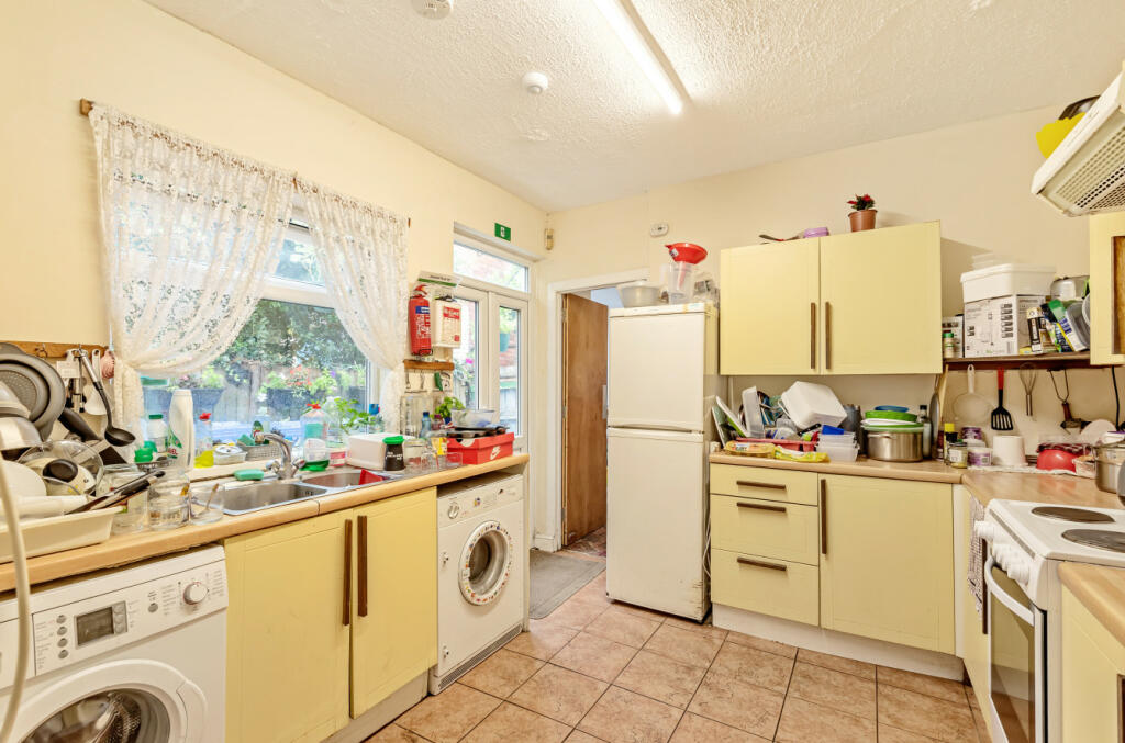 5 bed Semi-Detached