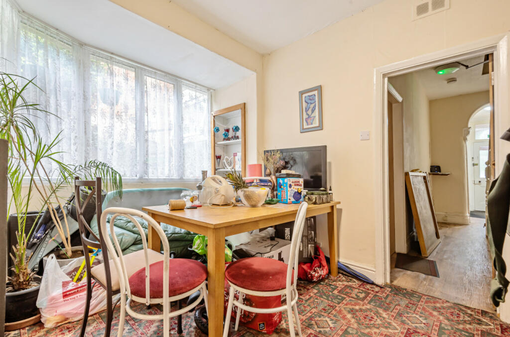 5 bed Semi-Detached