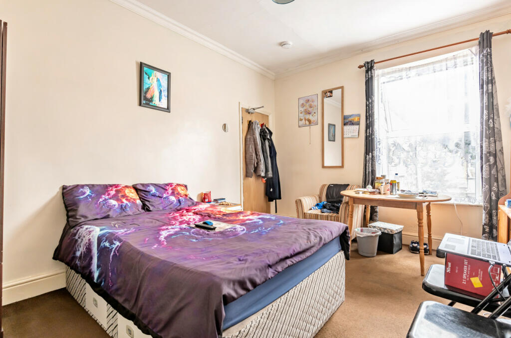 5 bed Semi-Detached