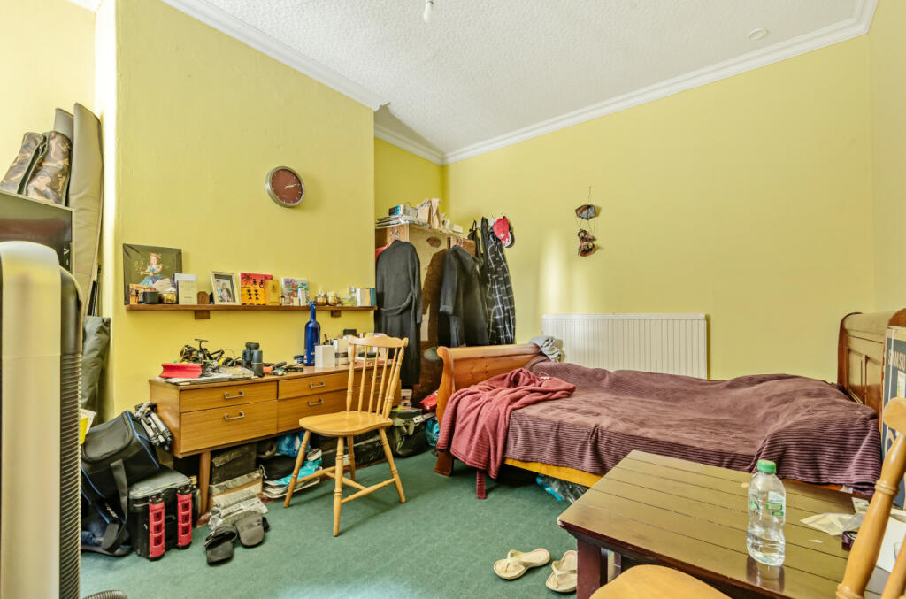 5 bed Semi-Detached