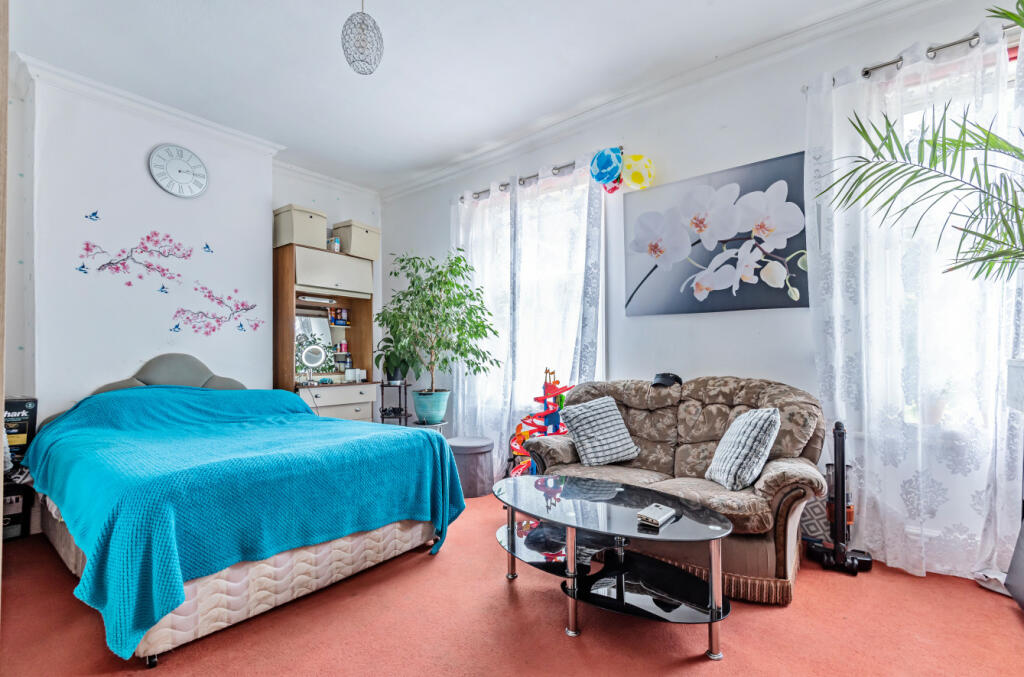 5 bed Semi-Detached