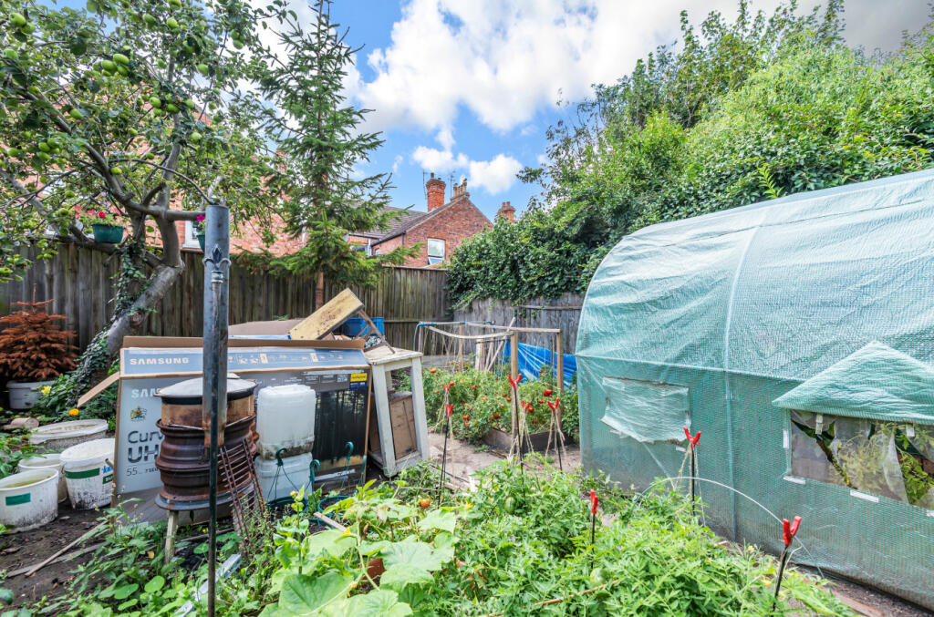 5 bed Semi-Detached