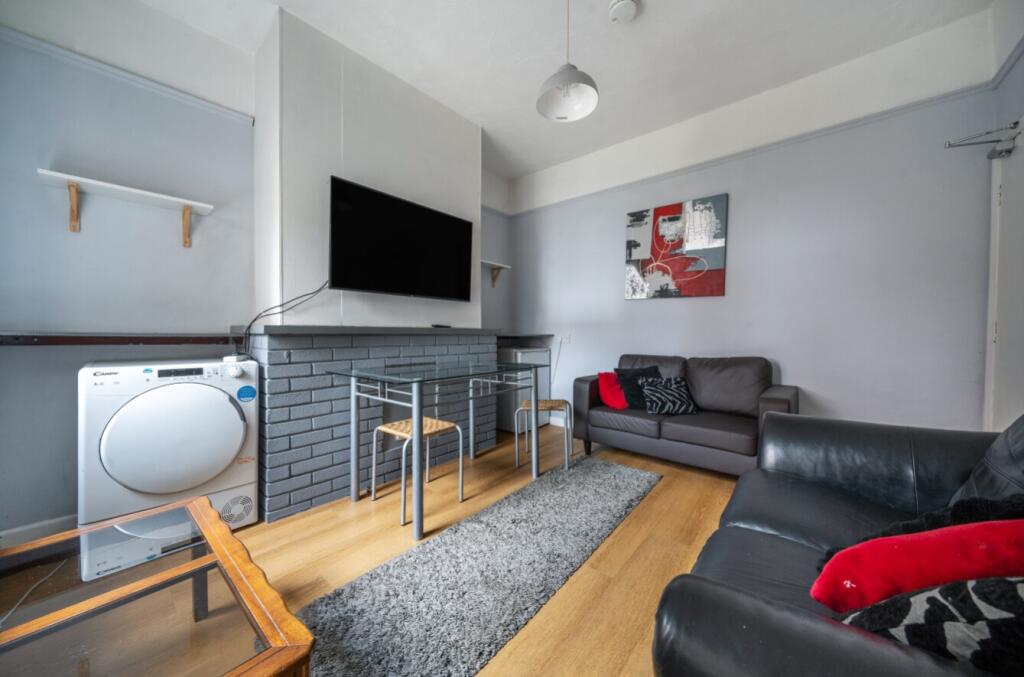 5 bed Terraced