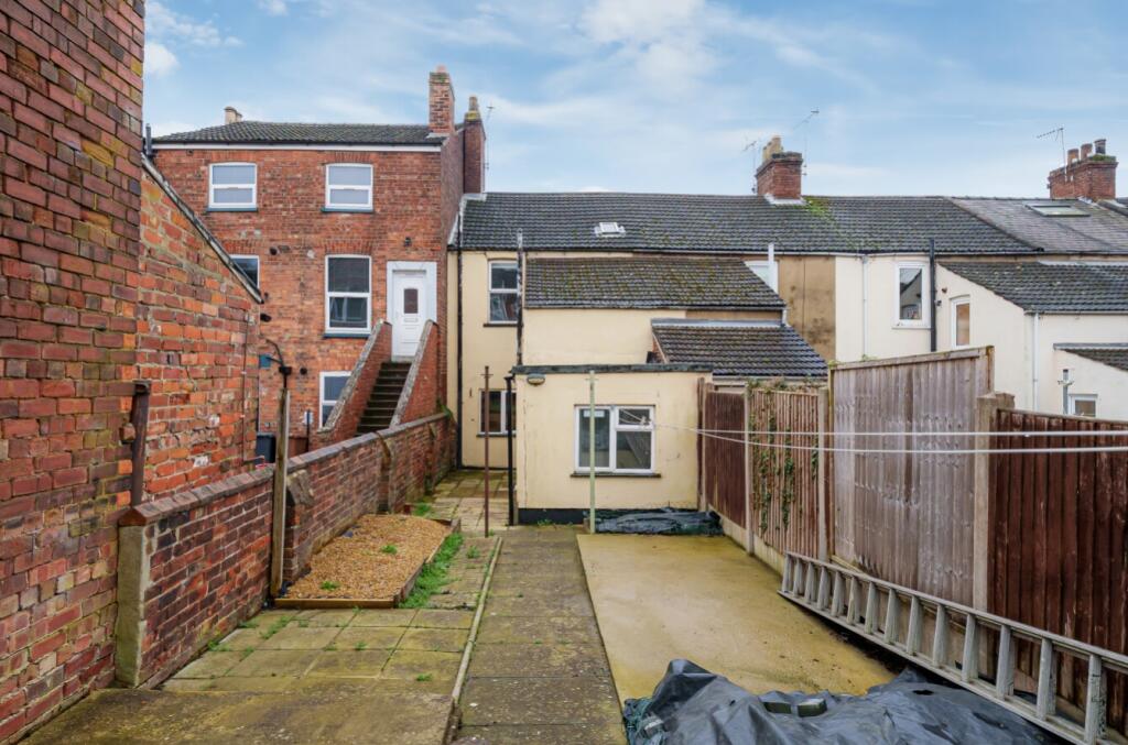 5 bed Terraced