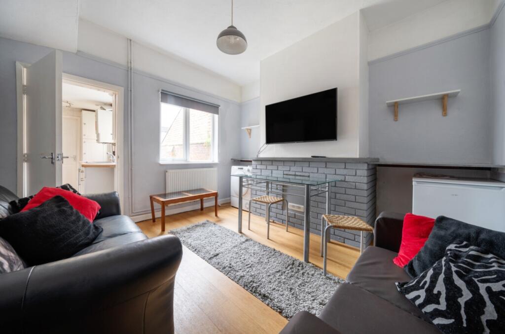 5 bed Terraced