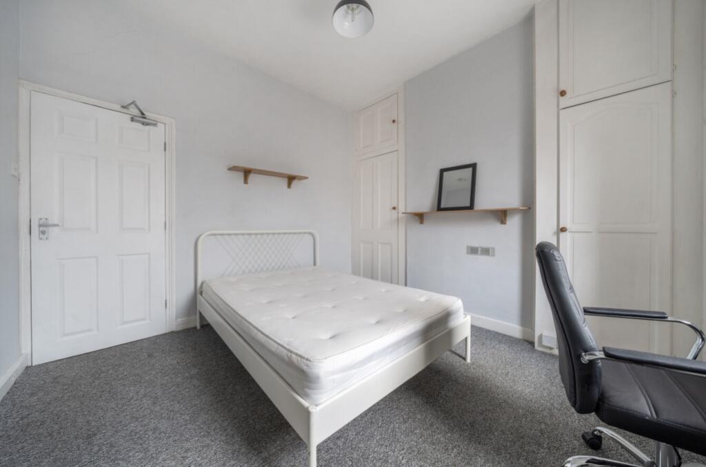 5 bed Terraced