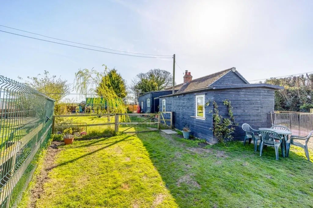 2 bed Detached Bungalow