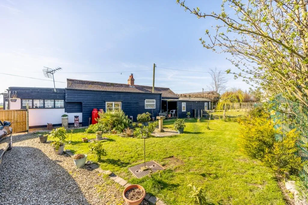 2 bed Detached Bungalow