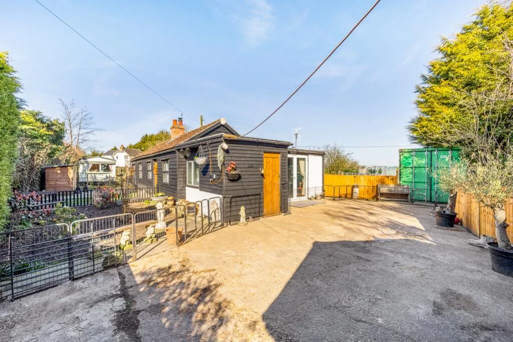 2 bed Detached Bungalow