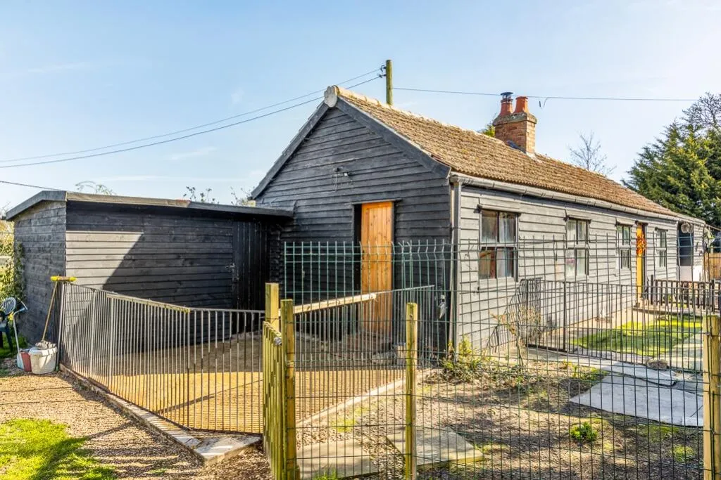 2 bed Detached Bungalow