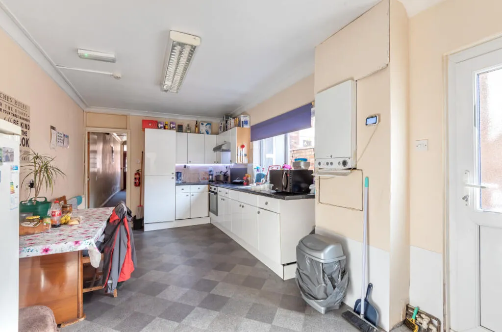 5 bed Terraced