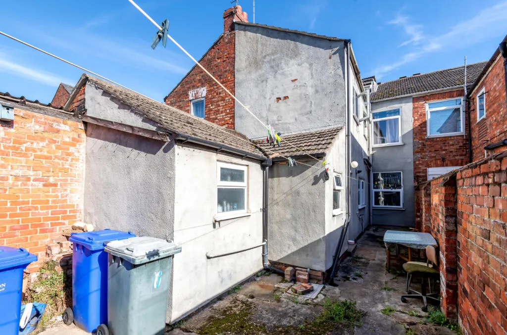 5 bed Terraced