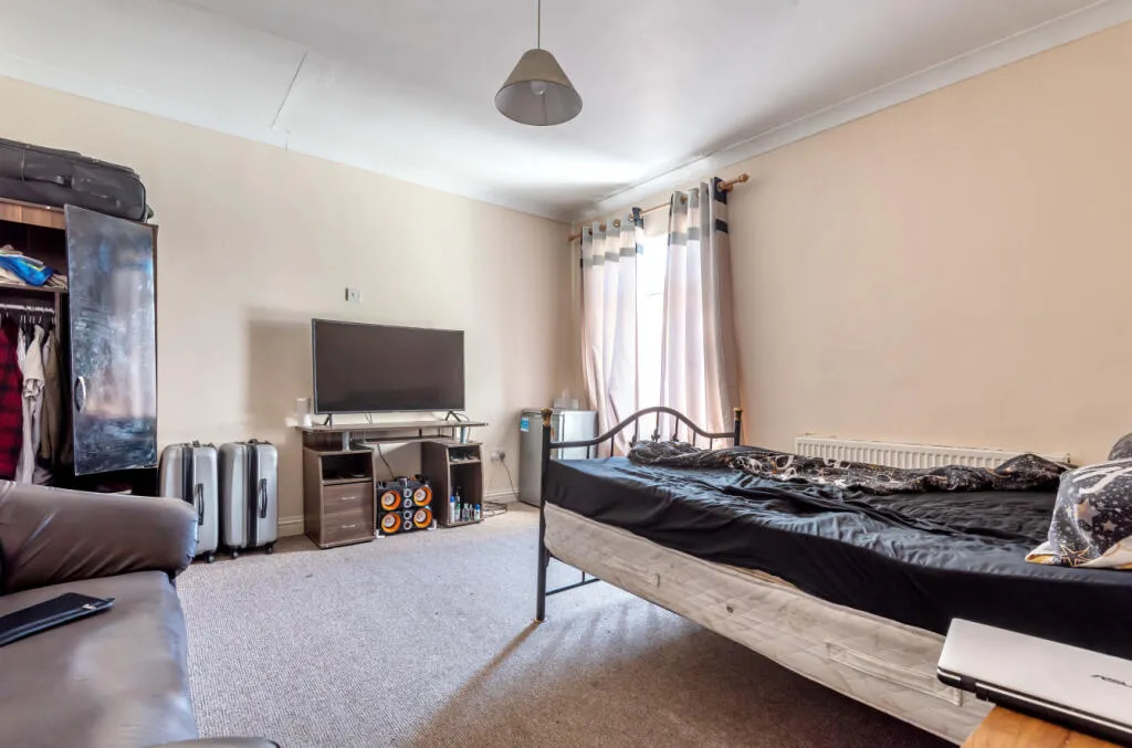 5 bed Terraced