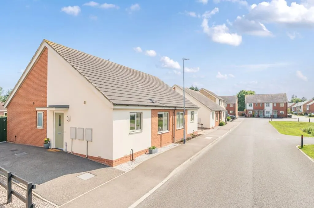 2 bed Semi-Detached Bungalow