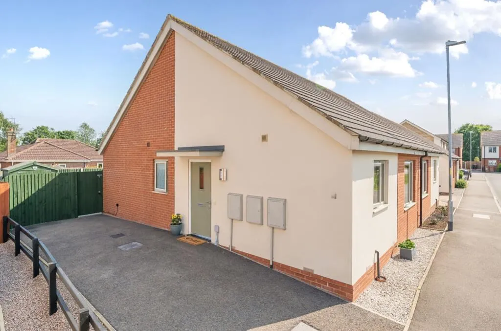 2 bed Semi-Detached Bungalow