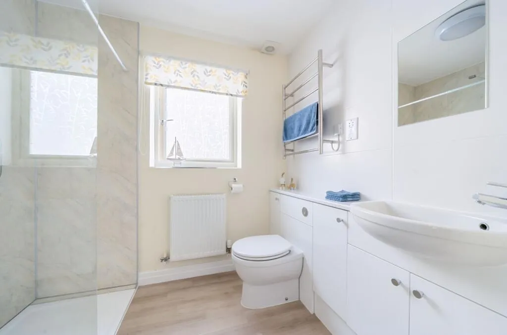 2 bed Semi-Detached Bungalow