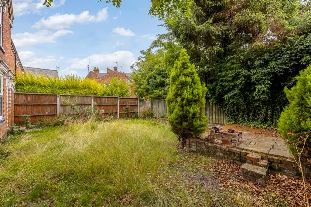 3 bed End of Terrace