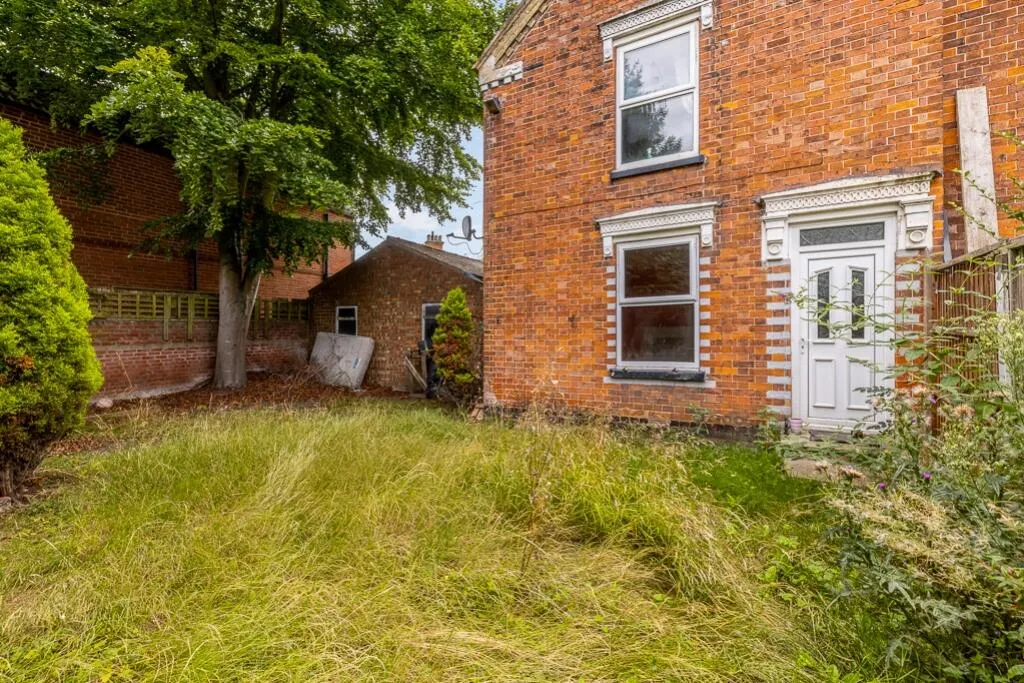 3 bed End of Terrace