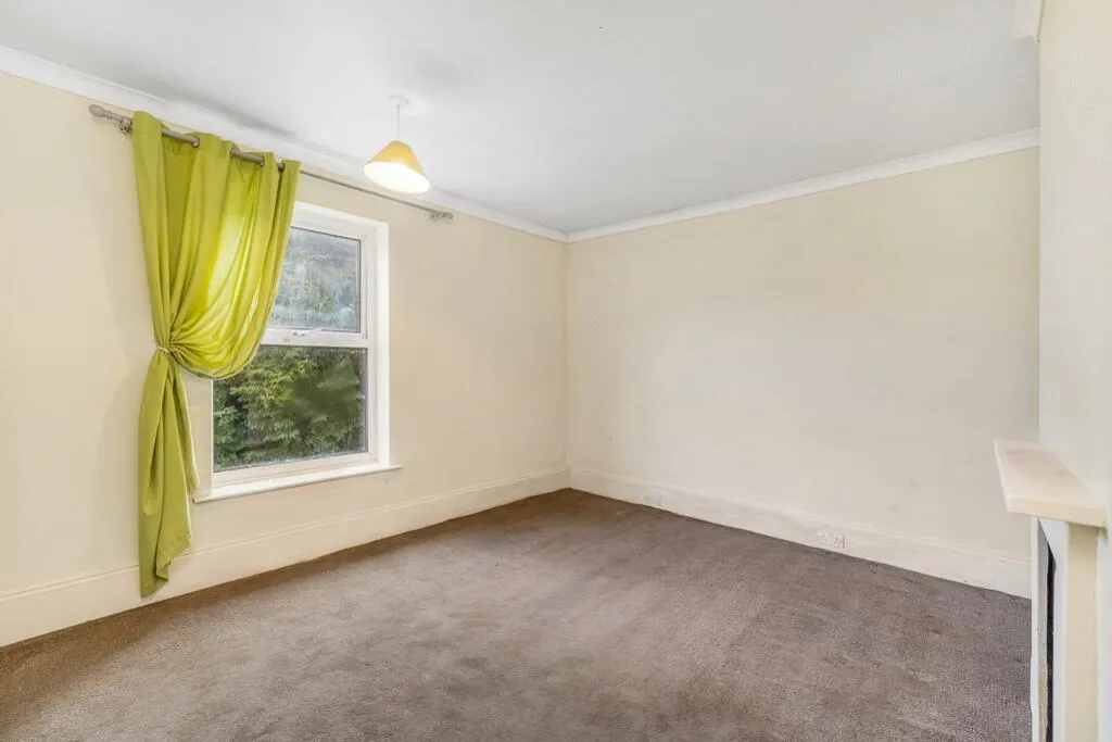 3 bed End of Terrace