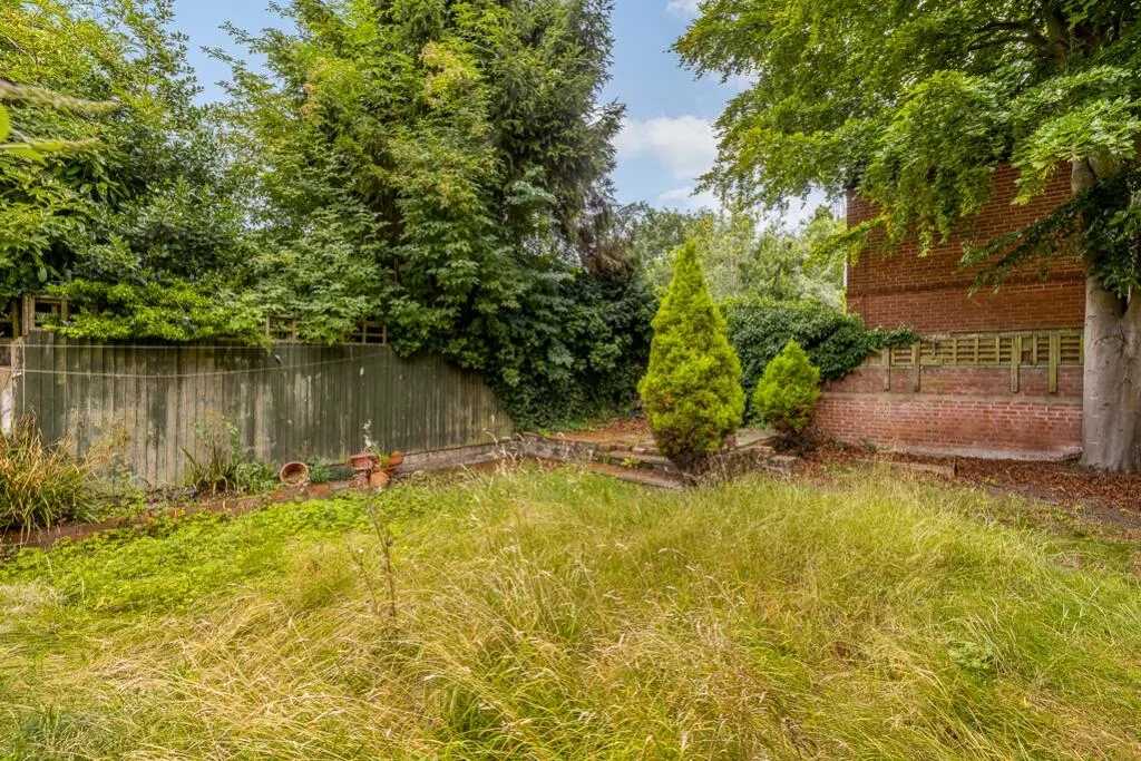 3 bed End of Terrace
