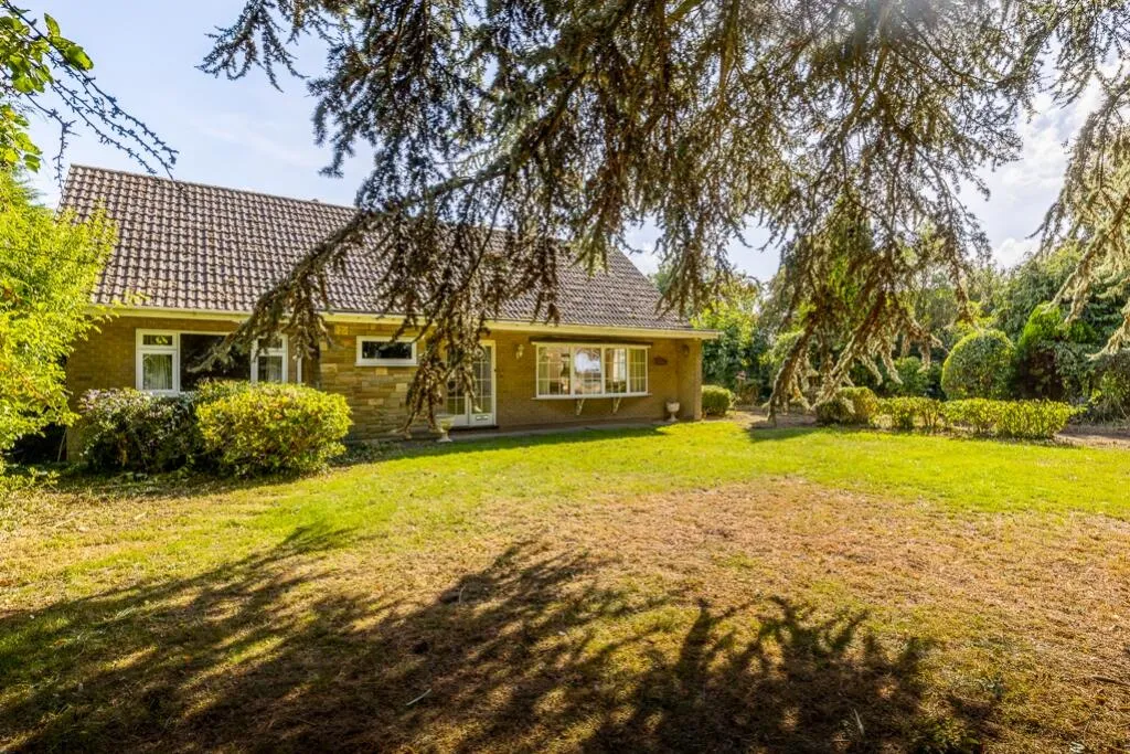 2 bed Detached Bungalow