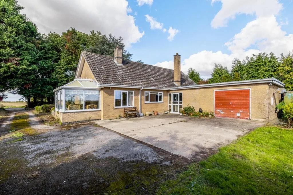 2 bed Detached Bungalow
