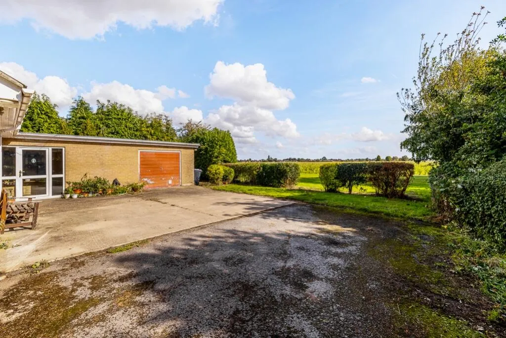 2 bed Detached Bungalow